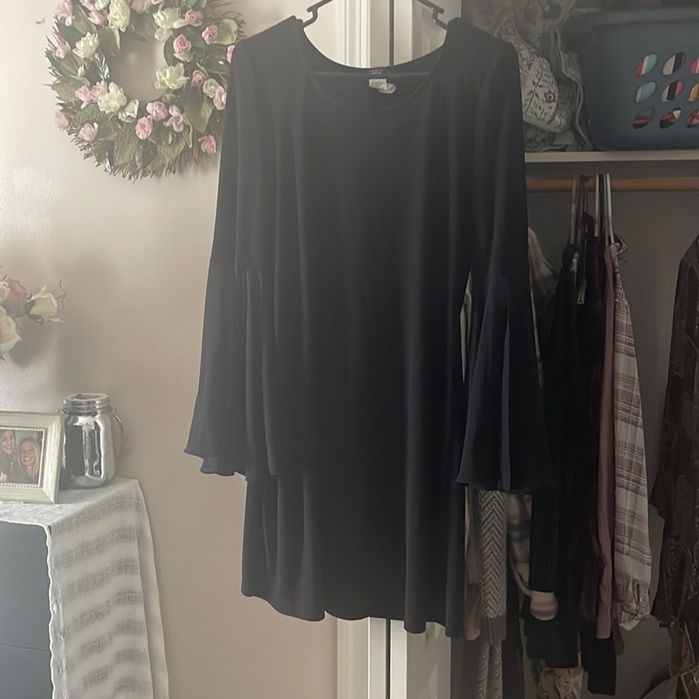 Sooo Cute black dress with bell sleeves